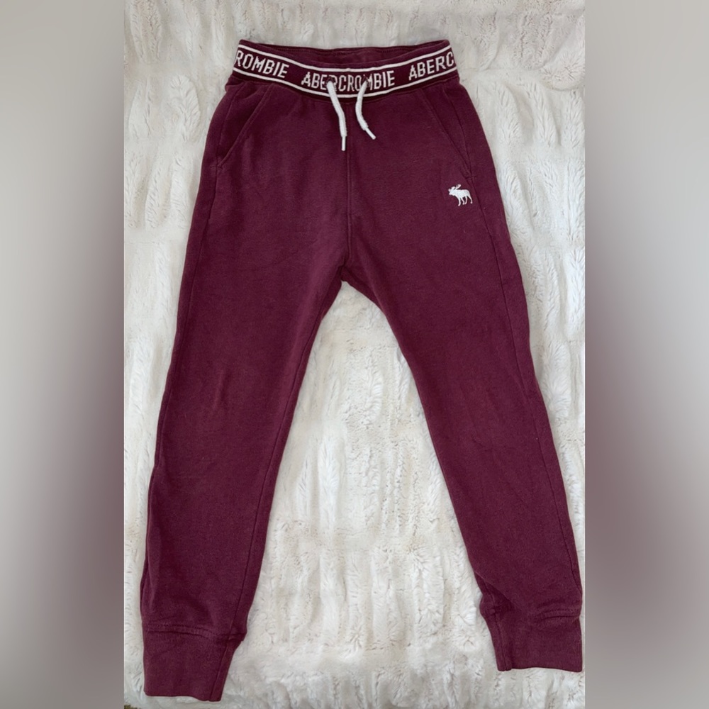 Abercrombie kids, pants in burgundy color, great condition